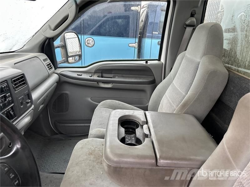 Ford F-350 XLT 4x2 Service Truck (Inoperable) Kis teherszállító/Platós kocsi