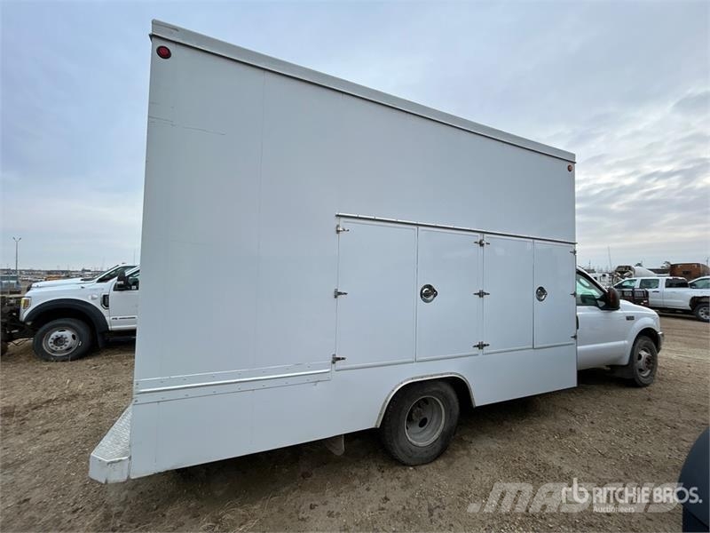 Ford F-350 XLT 4x2 Service Truck (Inoperable) Kis teherszállító/Platós kocsi