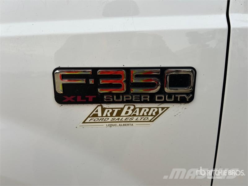 Ford F-350 XLT 4x2 Service Truck (Inoperable) Kis teherszállító/Platós kocsi