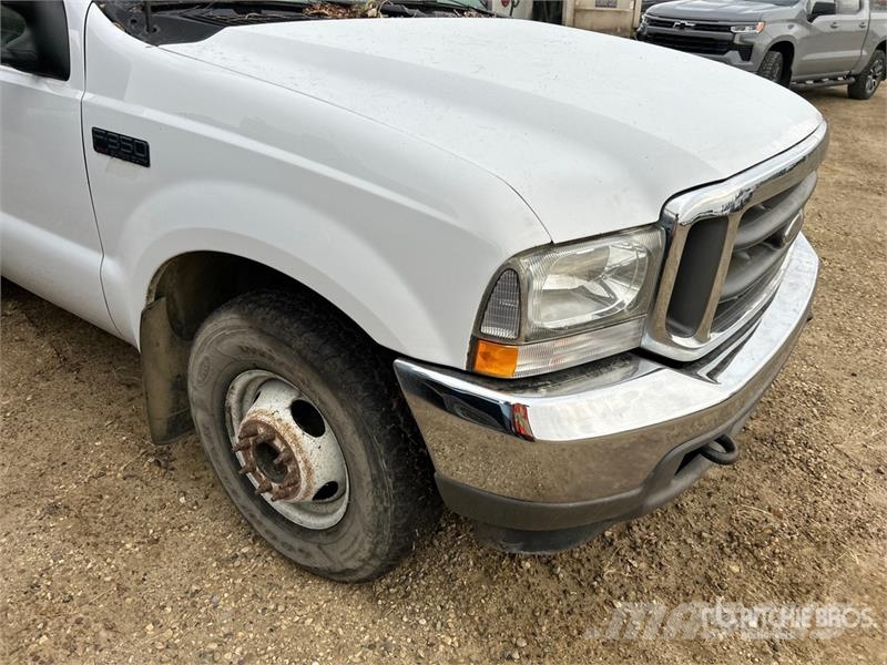 Ford F-350 XLT 4x2 Service Truck (Inoperable) Kis teherszállító/Platós kocsi