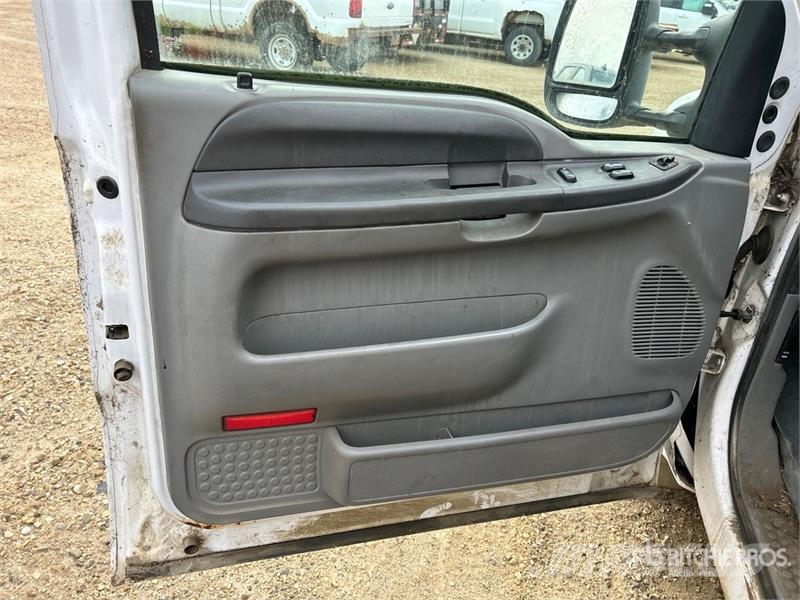 Ford F-350 XLT 4x2 Service Truck (Inoperable) Kis teherszállító/Platós kocsi