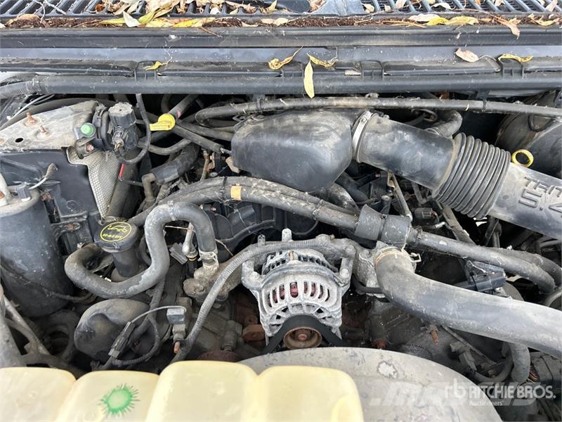 Ford F-350 XLT 4x2 Service Truck (Inoperable) Kis teherszállító/Platós kocsi
