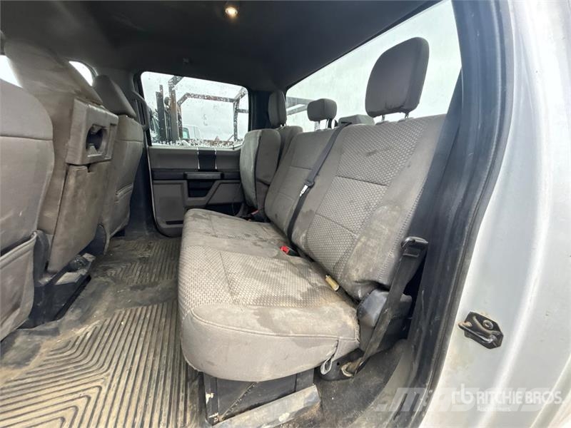 Ford F-350 XLT 4x4 Crew Cab Pickup (Inoperable) Muu
