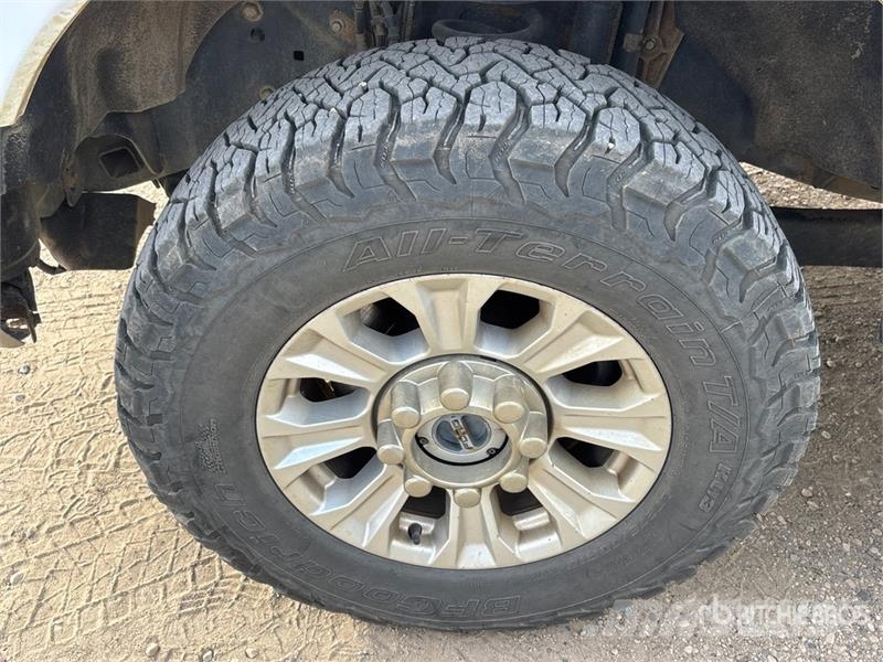 Ford F-350 XLT 4x4 Crew Cab Pickup Ostalo