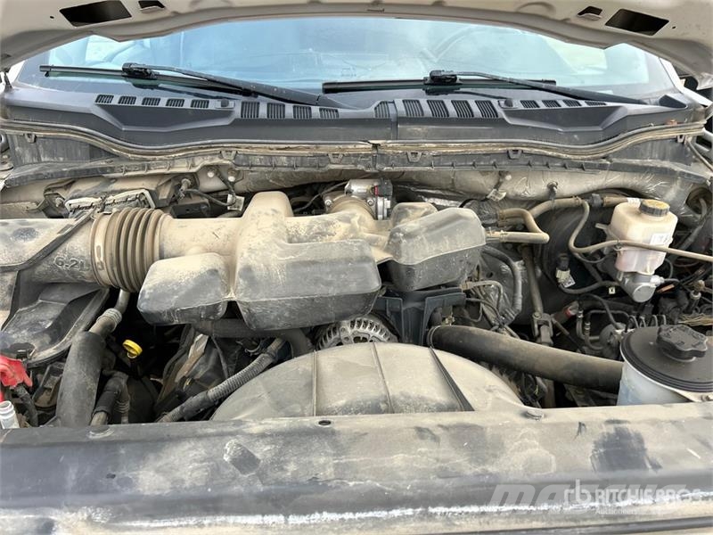 Ford F-350 XLT 4x4 Crew Cab Pickup Egyéb