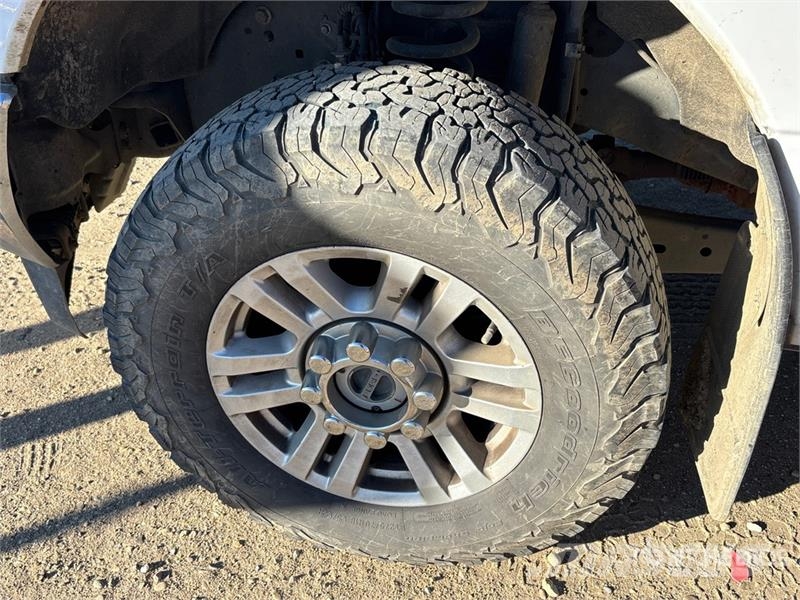 Ford F-350 XLT 4x4 Crew Cab Pickup Ostalo
