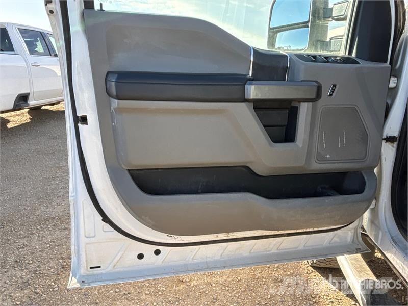Ford F-350 XLT 4x4 Crew Cab Pickup Ostalo