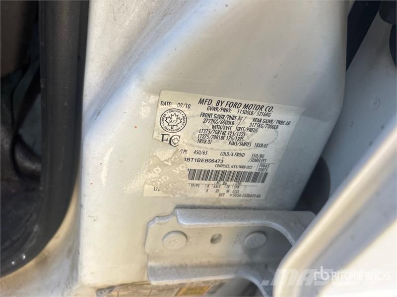 Ford F-350 XLT 4x4 Crew Cab Pickup (Inoperable) Ostalo