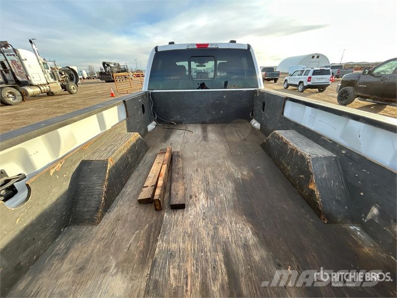Ford F-350 XLT 4x4 Crew Cab Pickup أخرى