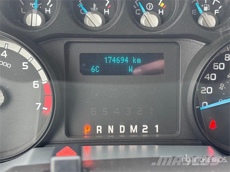 Ford F-350 XLT 4x4 Crew Cab Pickup Ostalo