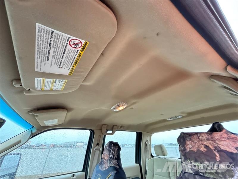 Ford F-350 XLT 4x4 Crew Cab Pickup Andre varebiler