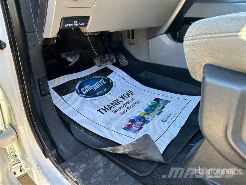 Ford F-350 XLT 4x4 Crew Cab Pickup Drugi