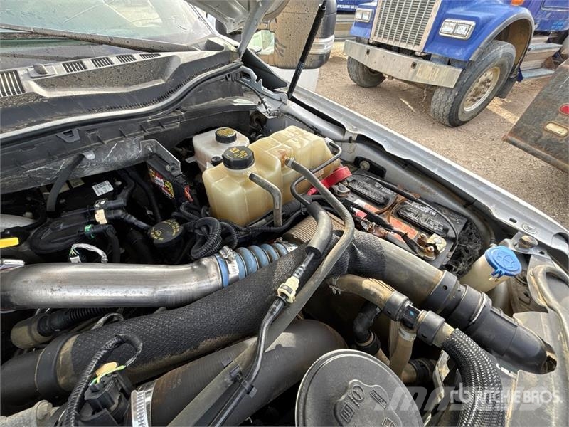 Ford F-350 XLT 4x4 Crew Cab Pickup (Inoperable) Övriga bilar