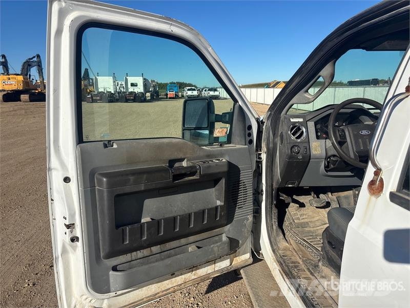 Ford F-350 XLT 4x4 Crew Cab Hi-Rail Pickup Прочие фургоны