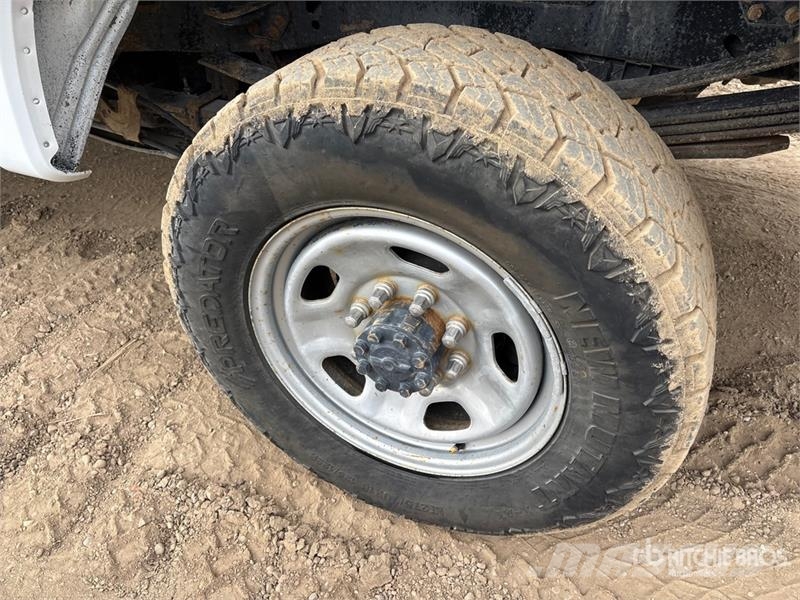 Ford F-350 XLT 4x4 Crew Cab Pickup Ostalo