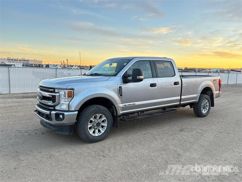 Ford F-350 XLT 4x4 Crew Cab Pickup Ostalo