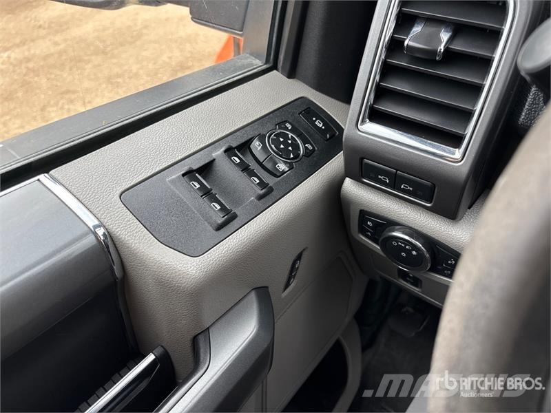Ford F-350 XLT 4x4 Crew Cab Pickup Ostalo
