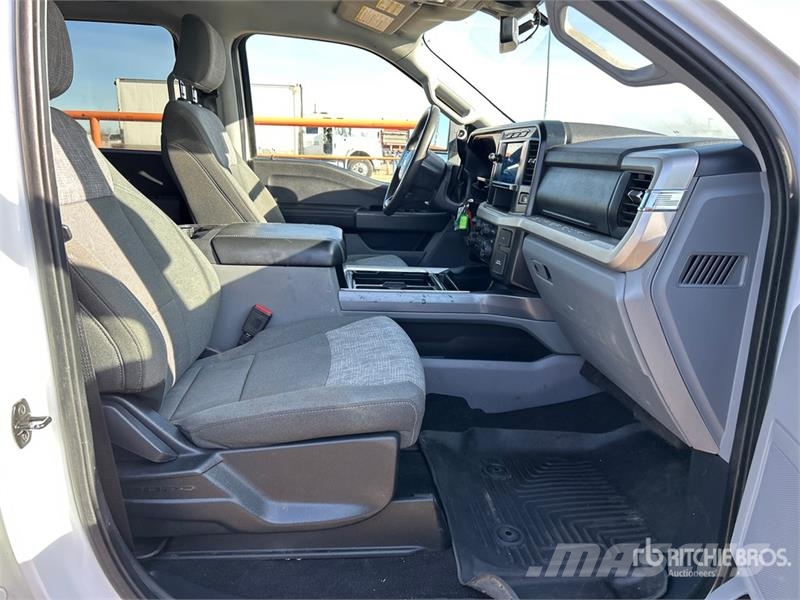 Ford F-350 XLT 4x4 Crew Cab Pickup أخرى