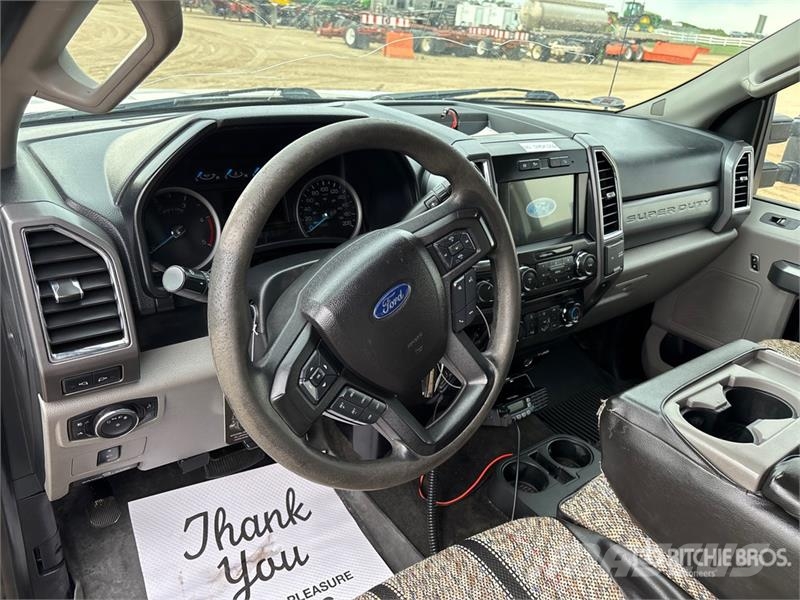 Ford F-350 XLT 4x4 Crew Cab Pickup Ostalo