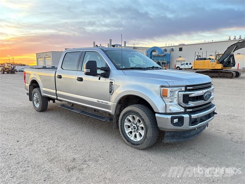 Ford F-350 XLT 4x4 Crew Cab Pickup Ostalo