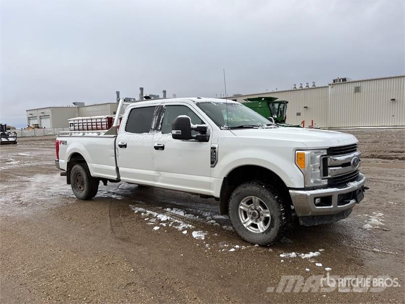 Ford F-350 XLT 4x4 Crew Cab Pickup 其他