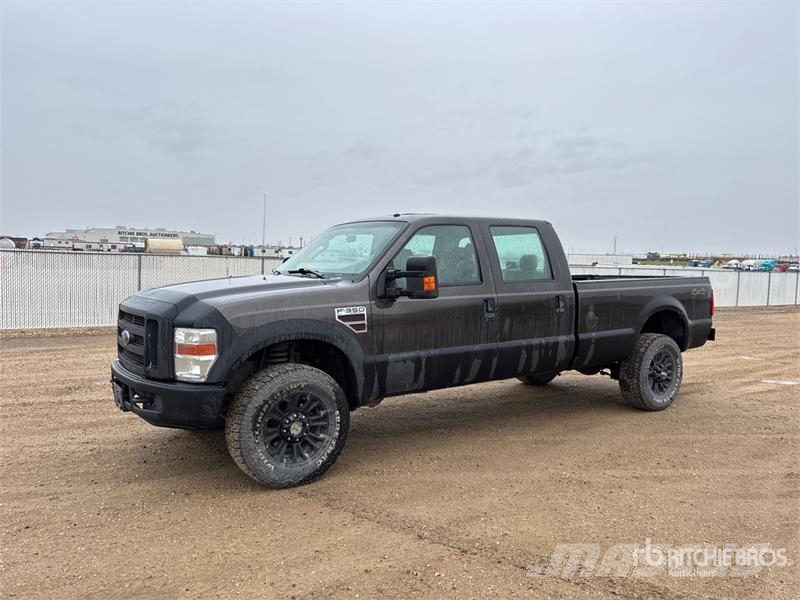 Ford F-350 XLT 4x4 Crew Cab Pickup Andre varebiler