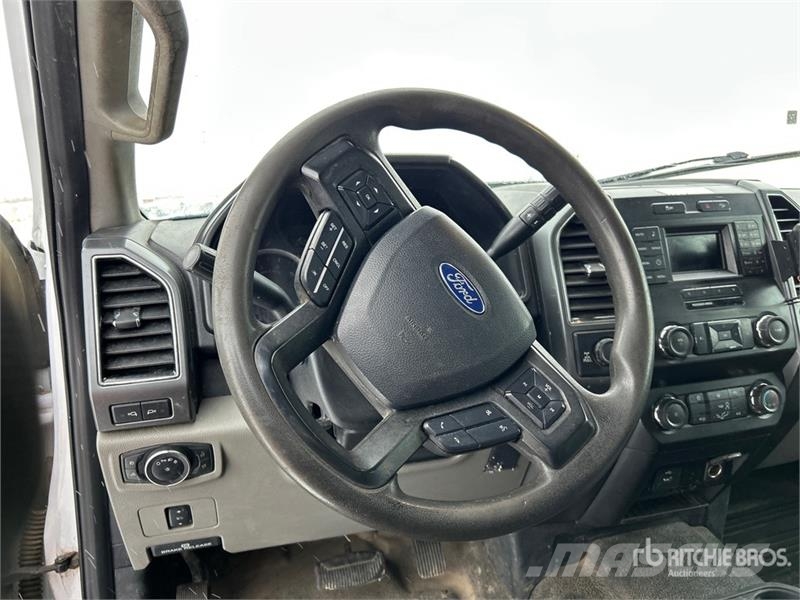 Ford F-350 XLT 4x4 Crew Cab Pickup Ostalo
