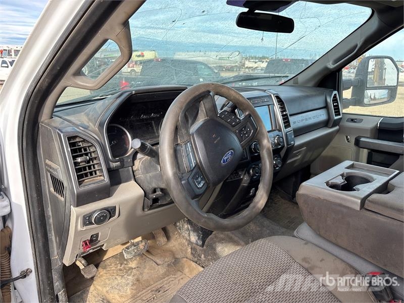 Ford F-350 XLT 4x4 Crew Cab Pickup (Inoperable) Övriga bilar