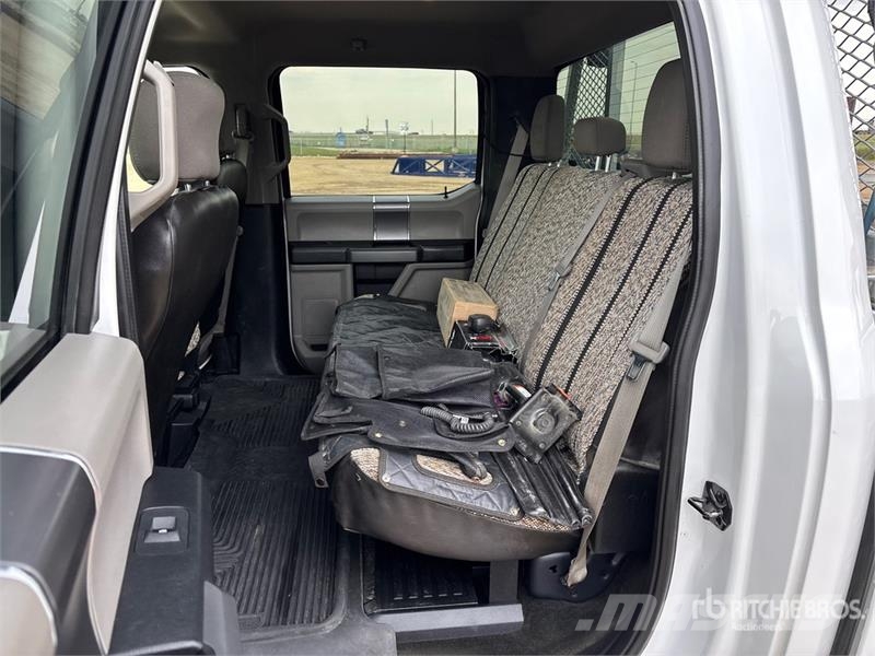 Ford F-350 XLT 4x4 Crew Cab Pickup Ostalo