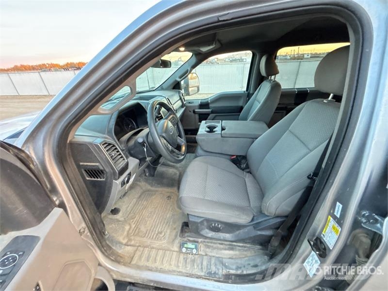Ford F-350 XLT 4x4 Crew Cab Pickup Ostalo