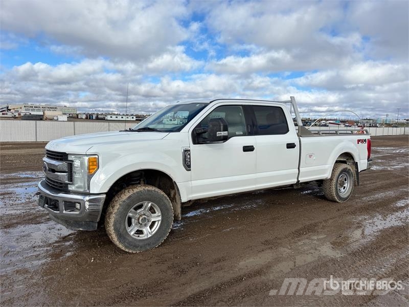 Ford F-350 XLT 4x4 Crew Cab Pickup 其他