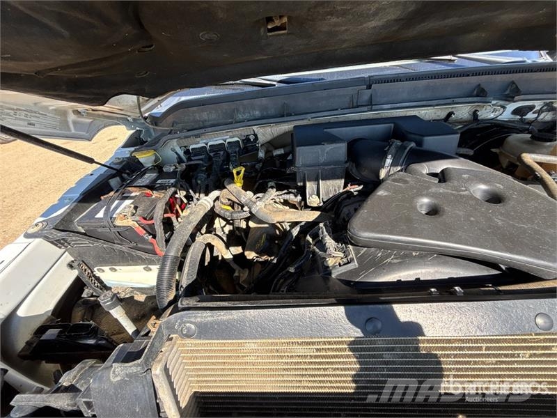 Ford F-350 XLT 4x4 Crew Cab Pickup Kita