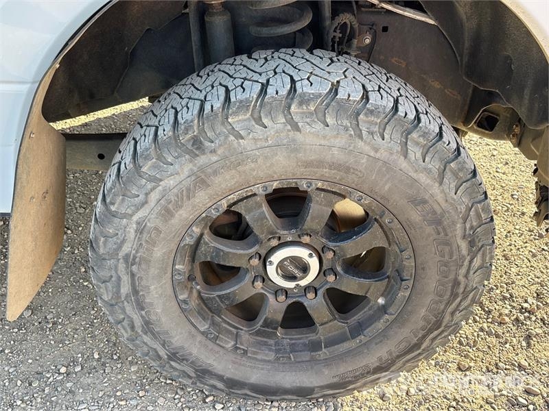 Ford F-350 XLT 4x4 Crew Cab Pickup Ostalo