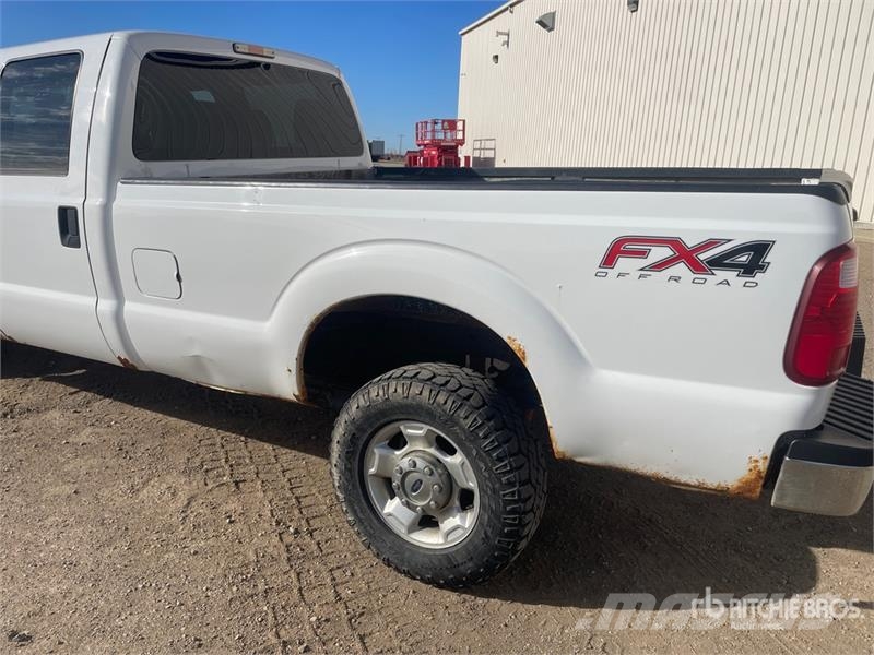 Ford F-350 XLT 4x4 Crew Cab SD Crew Cab 4WD Pickup Otras furgonetas
