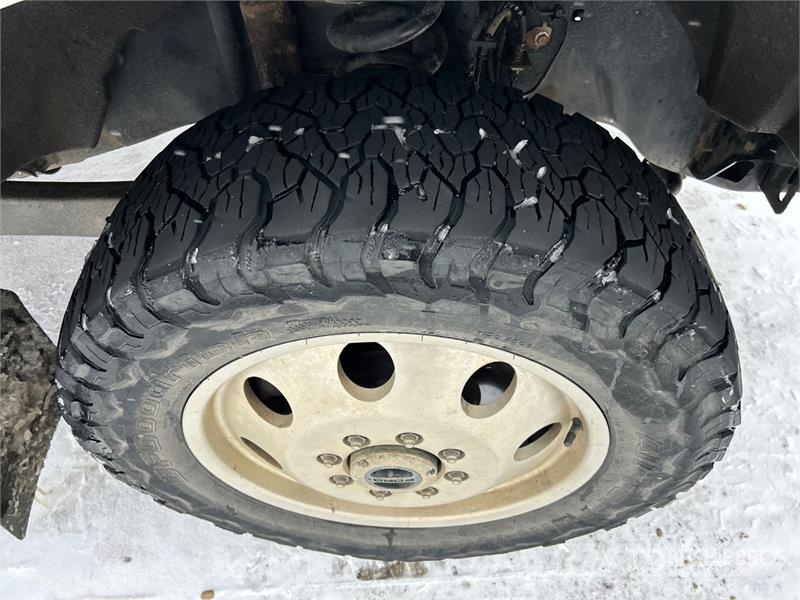 Ford F-350 XLT 4x4 Crew Cab Pickup Ostalo