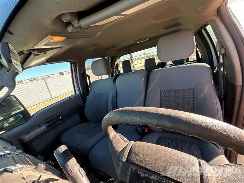 Ford F-350 XLT 4x4 Crew Cab Hi-Rail Pickup Прочие фургоны