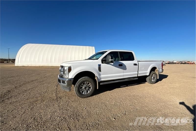 Ford F-350 XLT 4x4 Crew Cab Pickup Ostalo