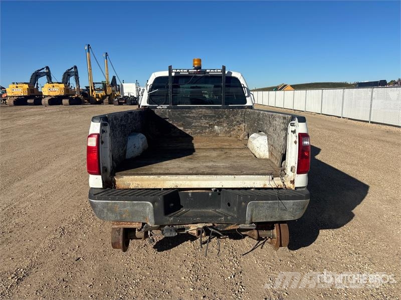 Ford F-350 XLT 4x4 Crew Cab Hi-Rail Pickup Прочие фургоны