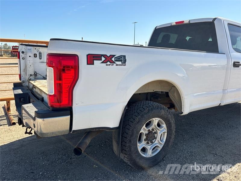 Ford F-350 XLT 4x4 Crew Cab Pickup Прочие фургоны