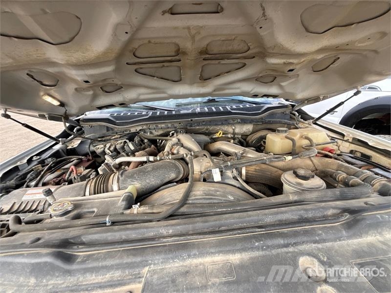 Ford F-350 XLT 4x4 Crew Cab Pickup Ostalo
