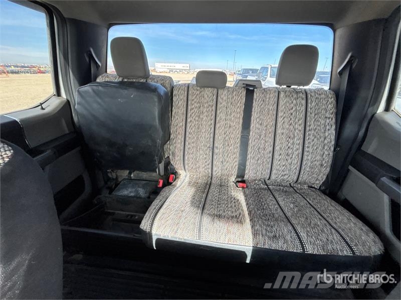 Ford F-350 XLT 4x4 Crew Cab Pickup Ostalo