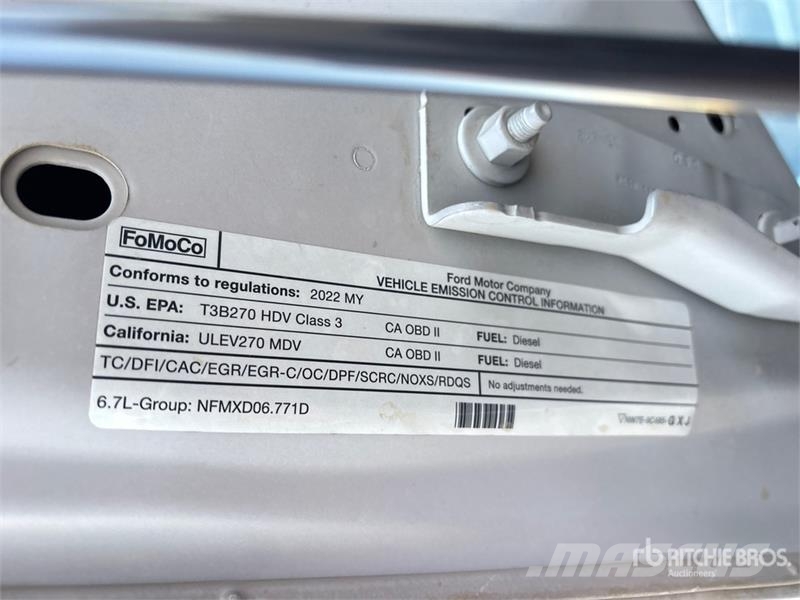 Ford F-350 XLT 4x4 Crew Cab Pickup Ostalo