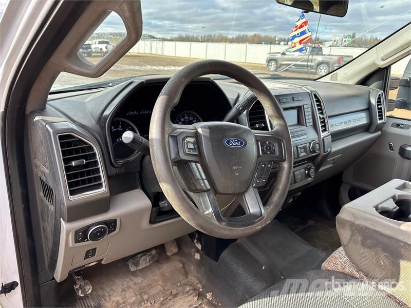 Ford F-350 XLT 4x4 Crew Cab Pickup 其他