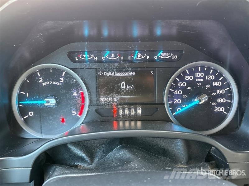 Ford F-350 XLT 4x4 Crew Cab Pickup Ostalo