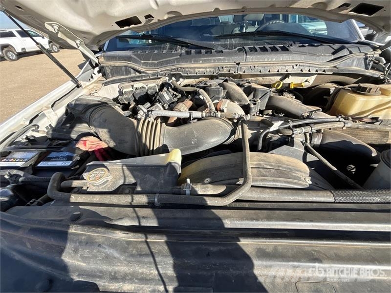 Ford F-350 XLT 4x4 Crew Cab Pickup Ostalo