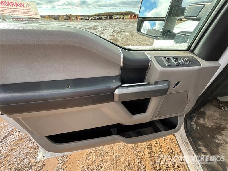 Ford F-350 XLT 4x4 Crew Cab Pickup 其他