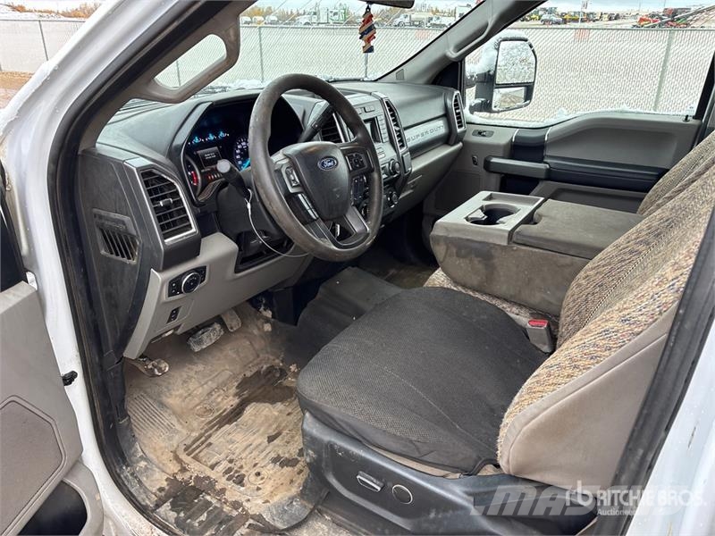 Ford F-350 XLT 4x4 Crew Cab Pickup 其他