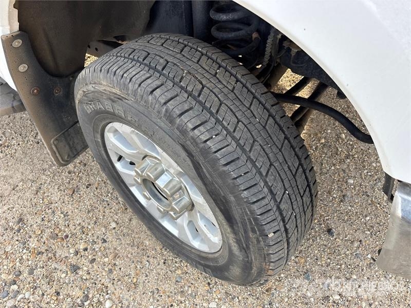 Ford F-350 XLT 4x4 Crew Cab Pickup (Inoperable) Övriga bilar