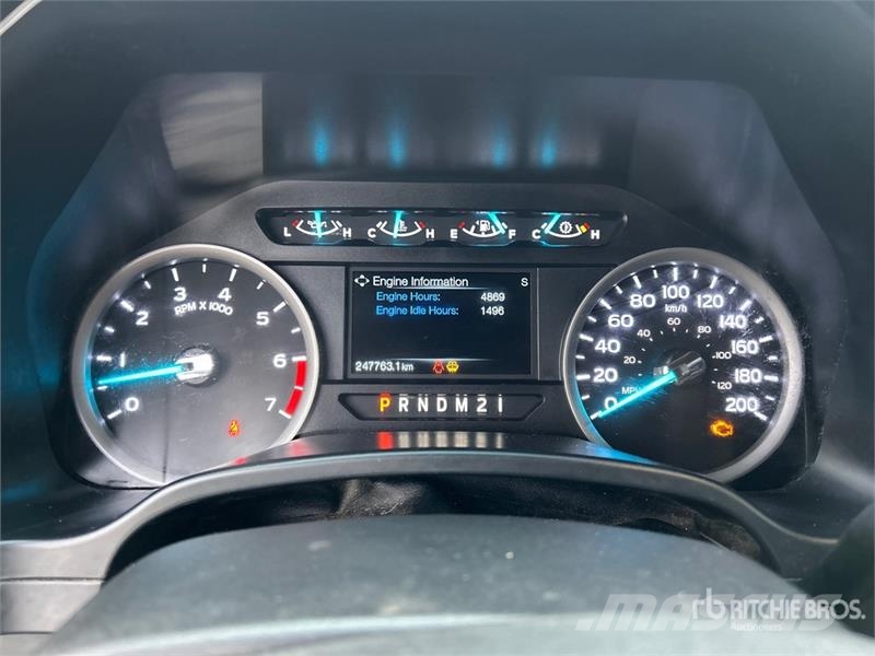 Ford F-350 XLT 4x4 Crew Cab Pickup Egyéb
