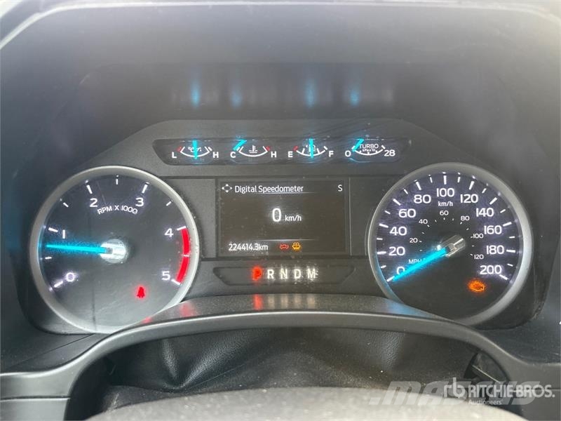 Ford F-350 XLT 4x4 Crew Cab Pickup Ostalo